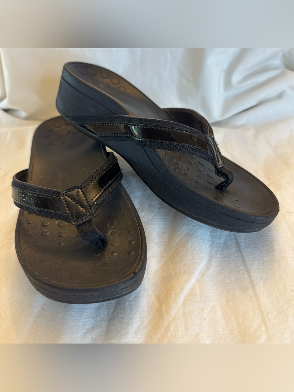 Vionic High Tide Black Patent Wedge Flip Flops Sandals Women’s Size 7 Wide